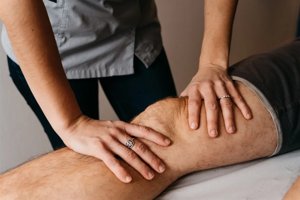 Ostéopathe pour adultes et seniors à Périgueux et Brantôme. Mal de dos, stress, troubles digestifs, sport, arthrose. Approche globale et douce.